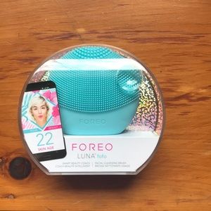 Foreo LUNA fofo facial cleansing brush